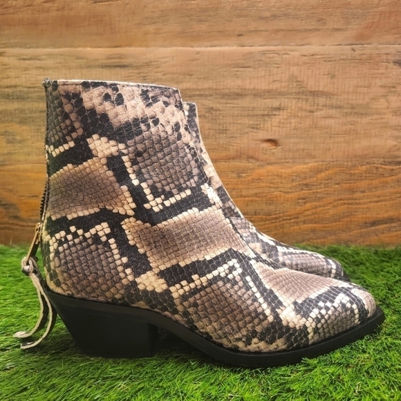 Host Pick 🥳🥳 New ALL SAINTS Lenora Snake Print Bootie Sz 36 - Picture 3 of 10
